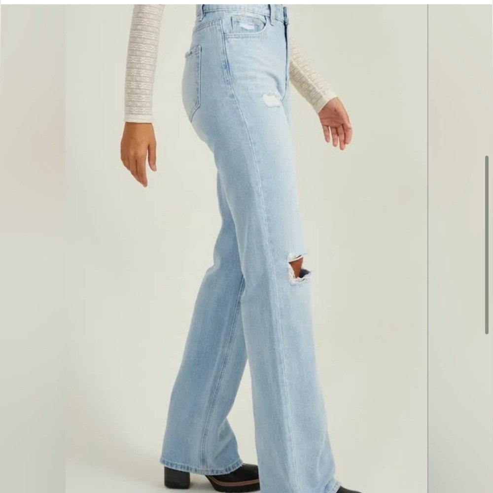 Altar'd State Kayla Straight Leg Jean Light Wash Size 28 NEVER WORN - Picture 3 of 5